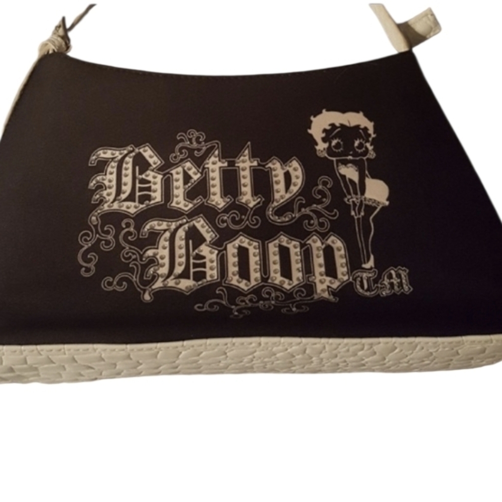 Betty Boop Purse Black & White Zipper Closure 12-1/2" W. X7-1/2" H. 3-1/2" D NEW